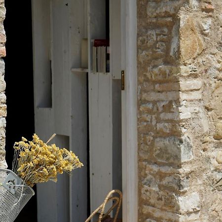 Can Tando Restored Catalan Old Barn To Enjoy Peaceful Rural Simplicity Sant Jordi Desvalls Buitenkant foto