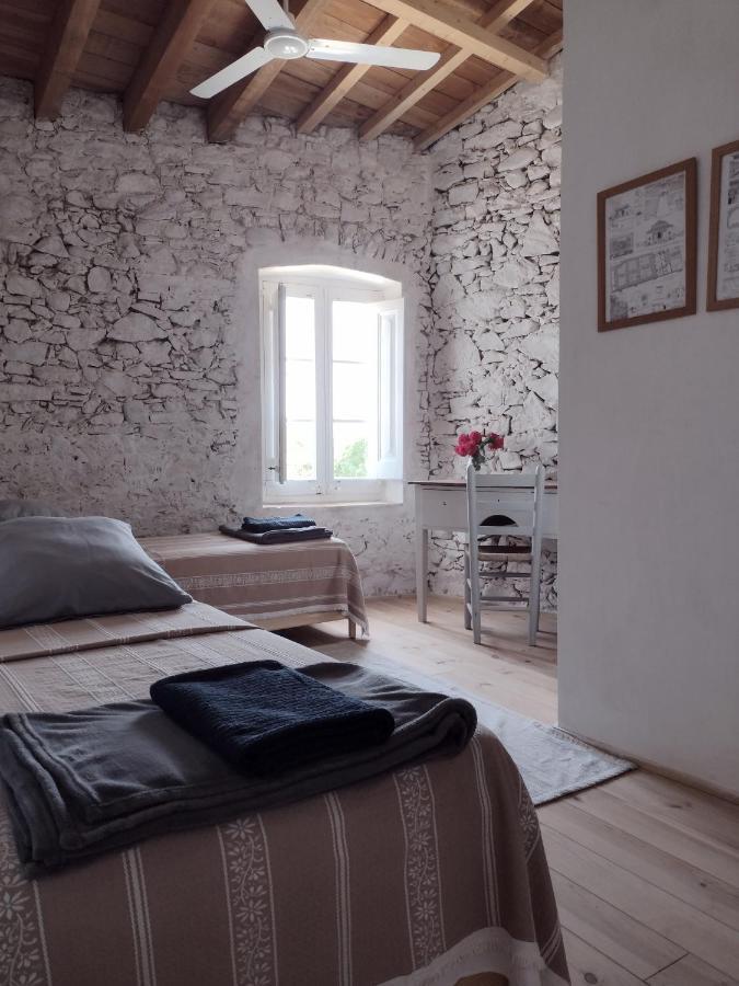 Can Tando Restored Catalan Old Barn To Enjoy Peaceful Rural Simplicity Sant Jordi Desvalls Buitenkant foto