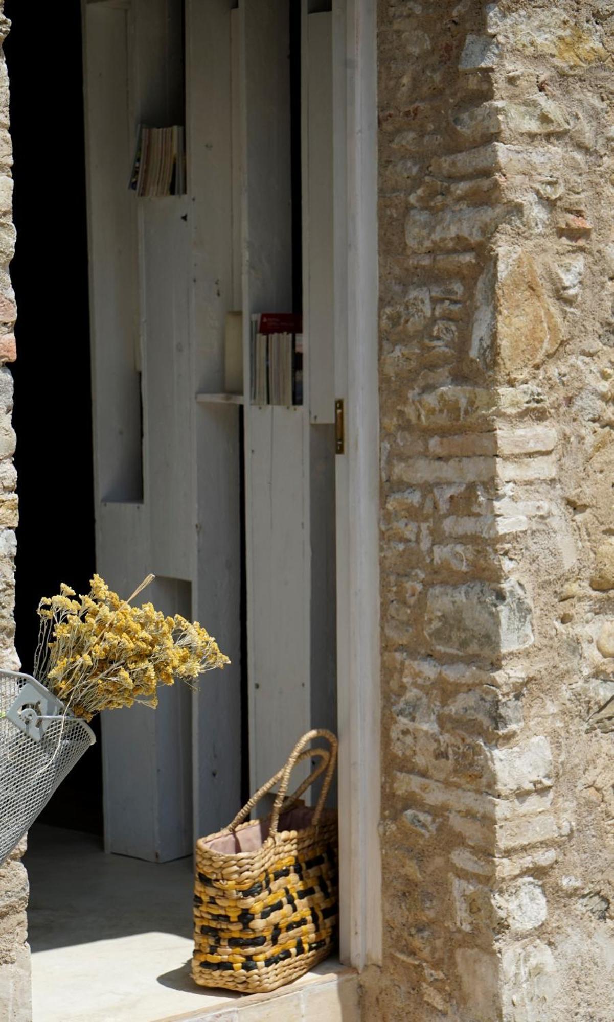 Can Tando Restored Catalan Old Barn To Enjoy Peaceful Rural Simplicity Sant Jordi Desvalls Buitenkant foto